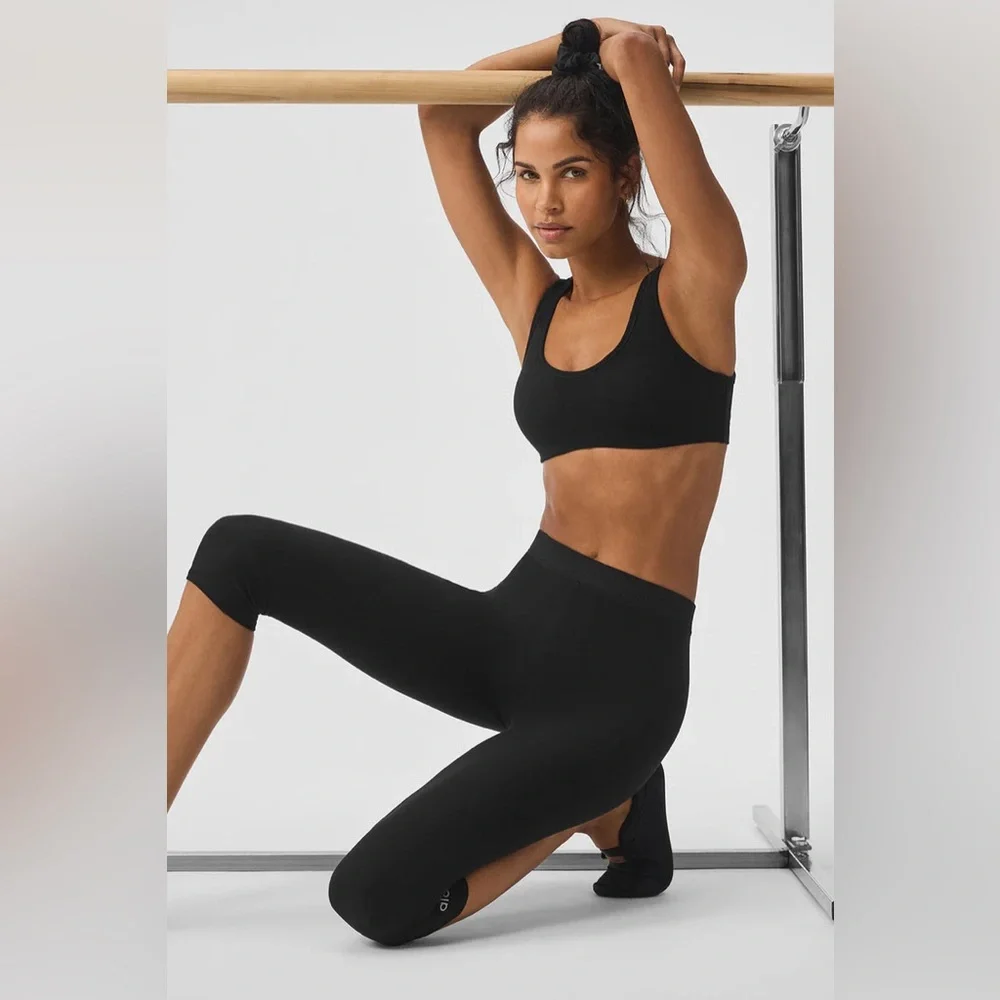 ALO YOGA | ✨NEW✨ Alosoft Center Stage Bra in Black